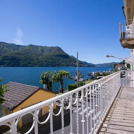 Sleeps 10 *