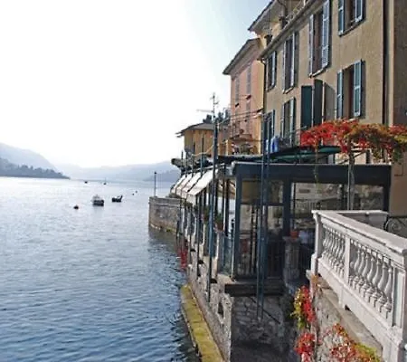 Appartement Sleeps 10 Carate Urio