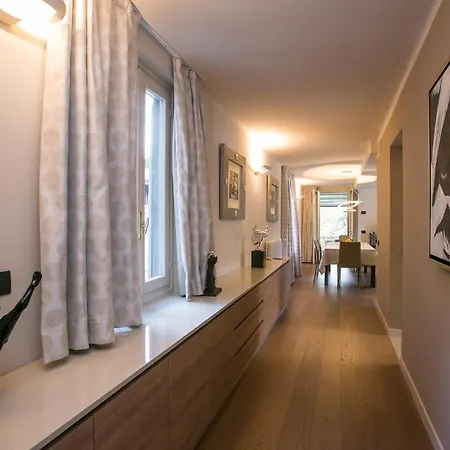 Sleeps 10 Apartament Carate Urio